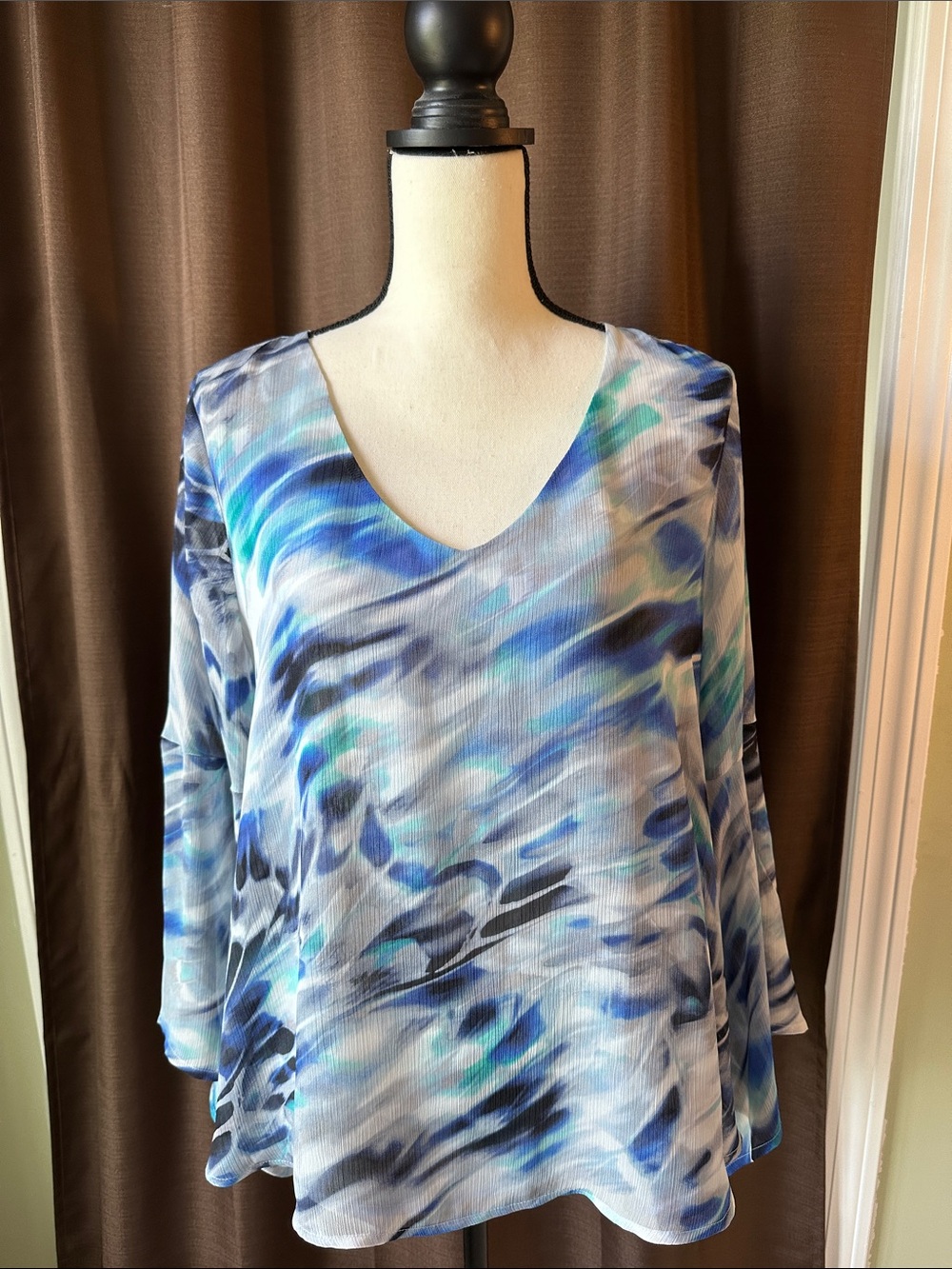Jennifer Lopez Colorful Top. Size Large